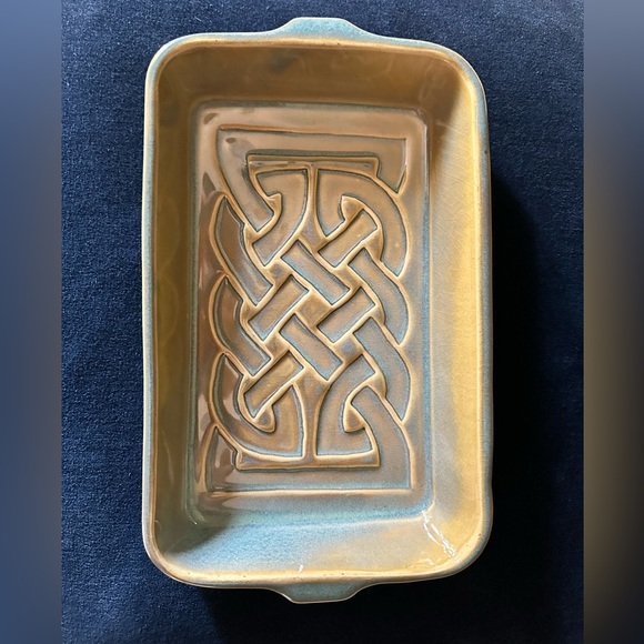 Celtic Knot Ceramic Baking Dish - Picture 1 of 7